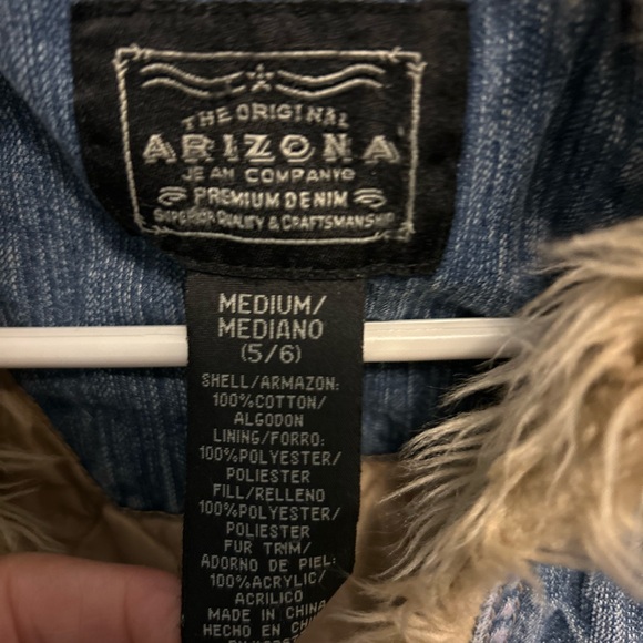 Denim Jacket with Faux Fur. Size-kids Medium - Picture 4 of 4